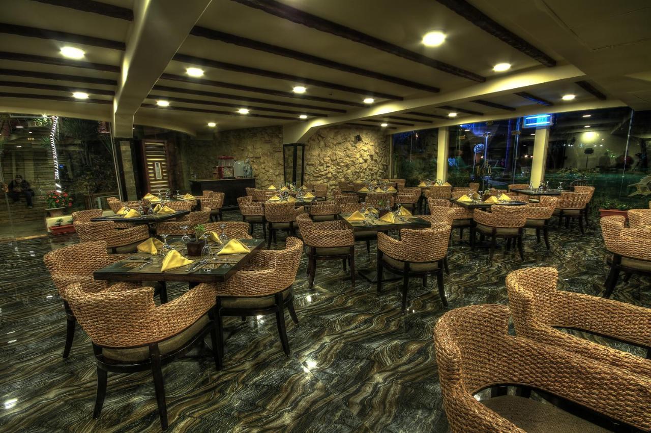 Africana Hotel & Spa Qaryat Shākūsh エクステリア 写真