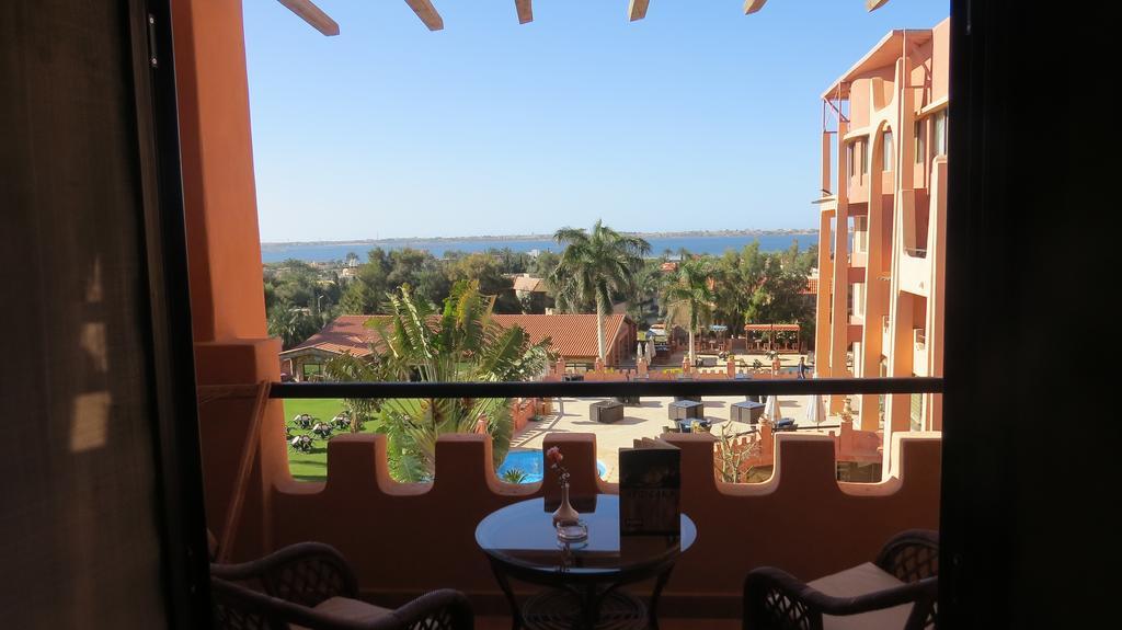 Africana Hotel & Spa Qaryat Shākūsh エクステリア 写真