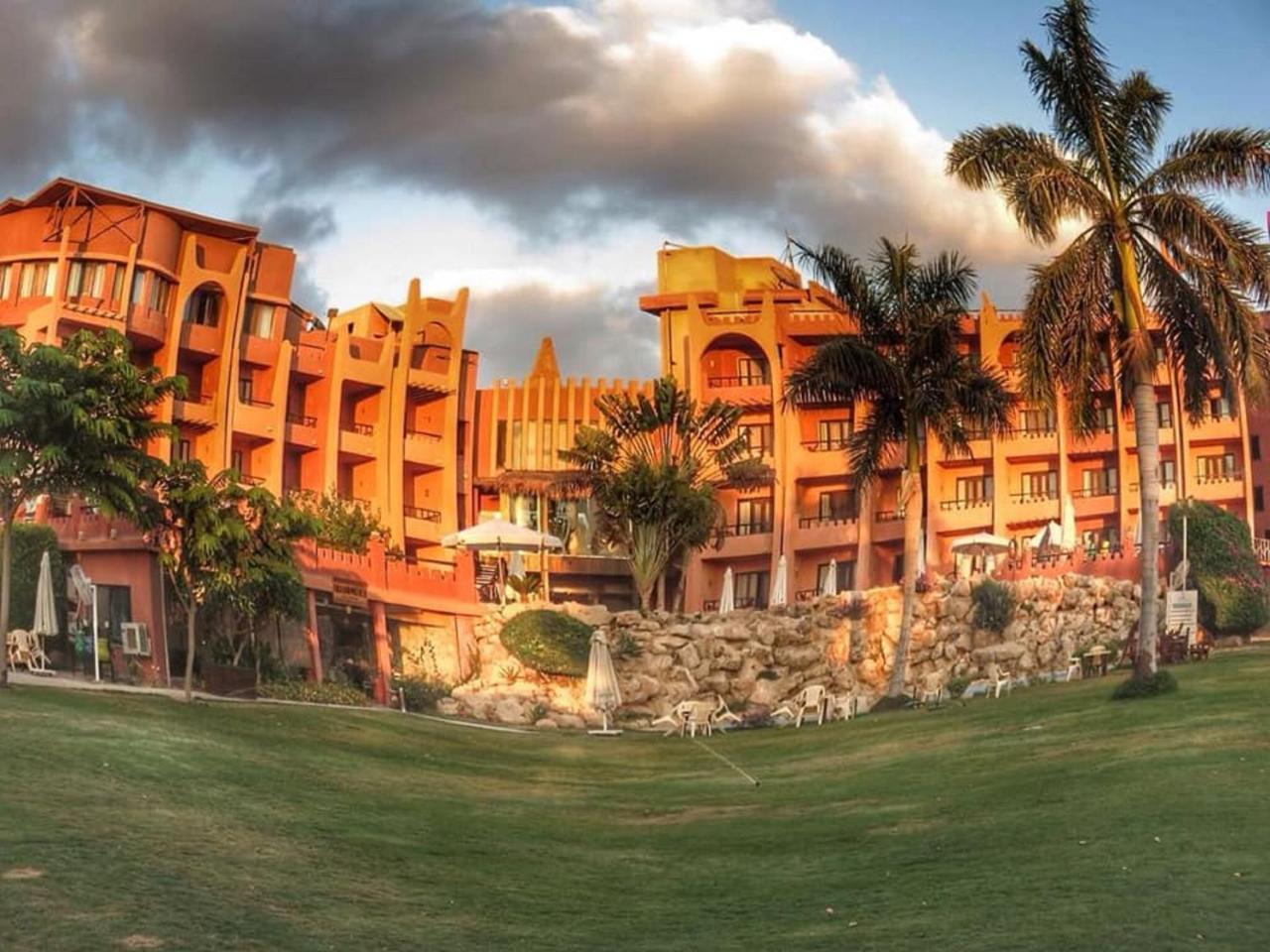 Africana Hotel & Spa Qaryat Shākūsh エクステリア 写真