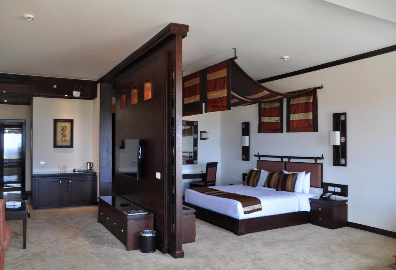 Africana Hotel & Spa Qaryat Shākūsh エクステリア 写真